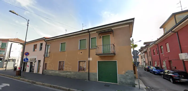 Via Francesco Cilea 9, Milano: facciate e balconi — foto 2